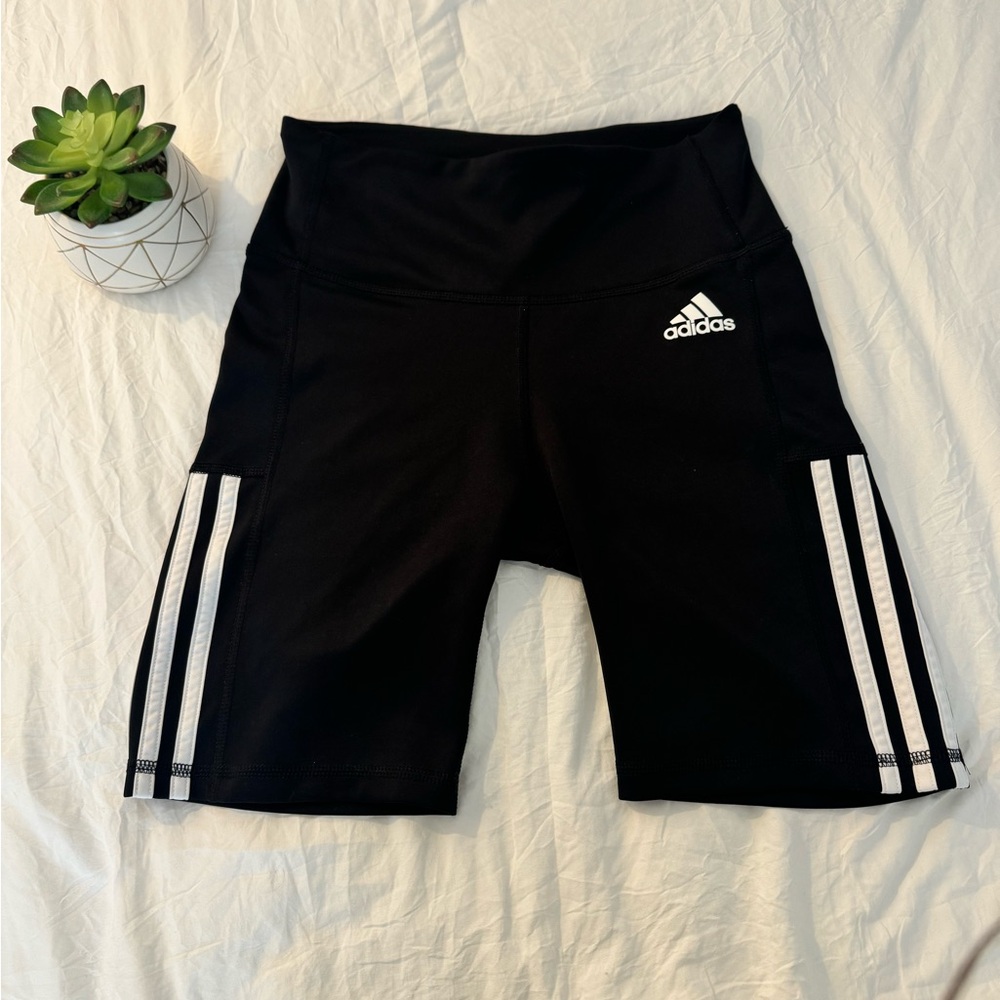Adidas original’s aeroready three stripes biker shorts size small